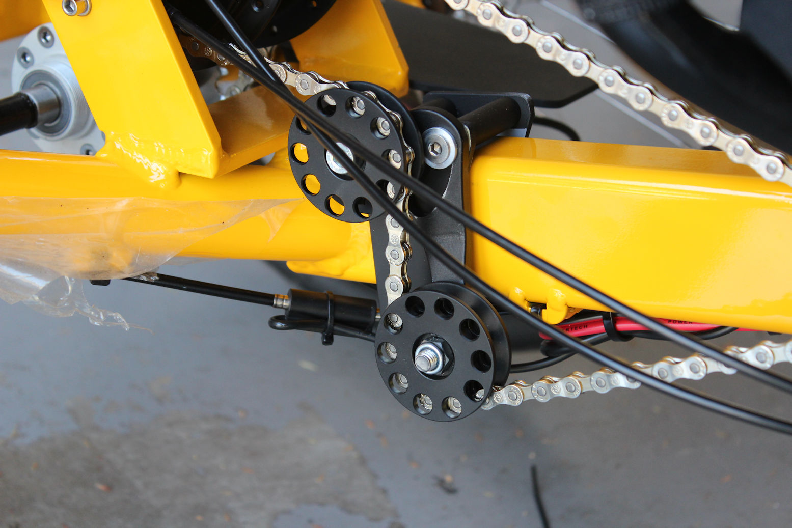 Chain tensioner for E-kit on Anura IGH